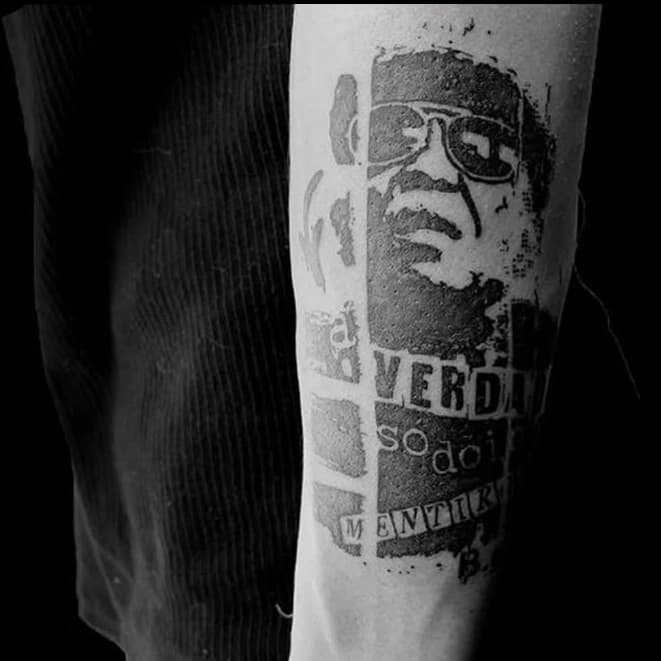 Tatuagem de retrato poético em estilo street art celebrando a cultura em Guarulhos por Ale Saito