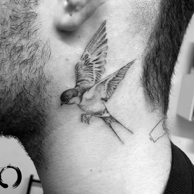 Tatuagem de pássaro em Guarulhos por Ale Saito