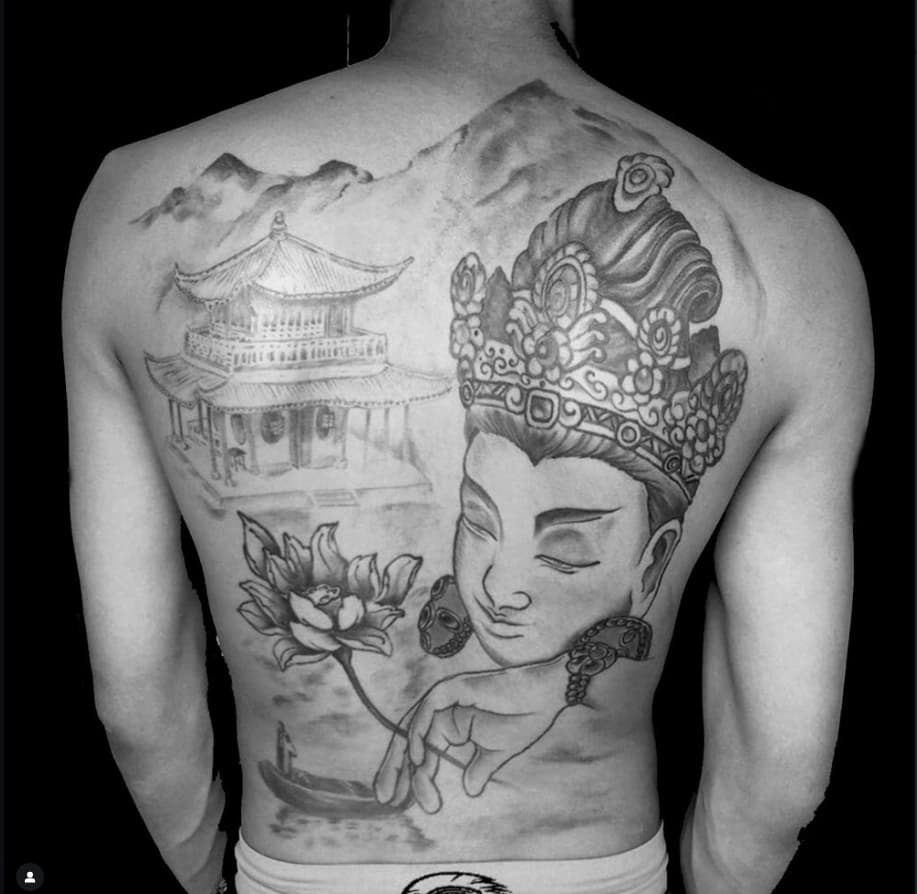 tatuagem oriental & japonesa: paisagem com joia japonesa, em Guarulhos nas costas, São Paulo, Brasil, por Ale Saito | KAS TATTOO